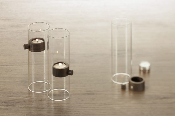 Ein Glas mit Teelicht