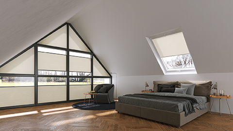 Dieses Bild Zeigt ein im Fenster verspanntes Plissee in Sonderform