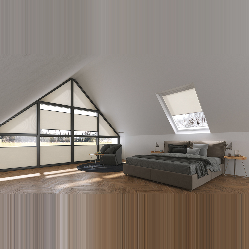 IMG_PHO_MHZ-Wabenplissees-Honeycomb-blinds-Collection-2020-032_SDE_AINK_V1 Modernes Wabenplissee in Anthrazit an einem hohen Fenster. Die flexible Positionierung ermöglicht eine gezielte Lichtsteuerung im Raum. Die kühle Farbe harmoniert perfekt mit einem modernen, puristischen Einrichtungsstil.